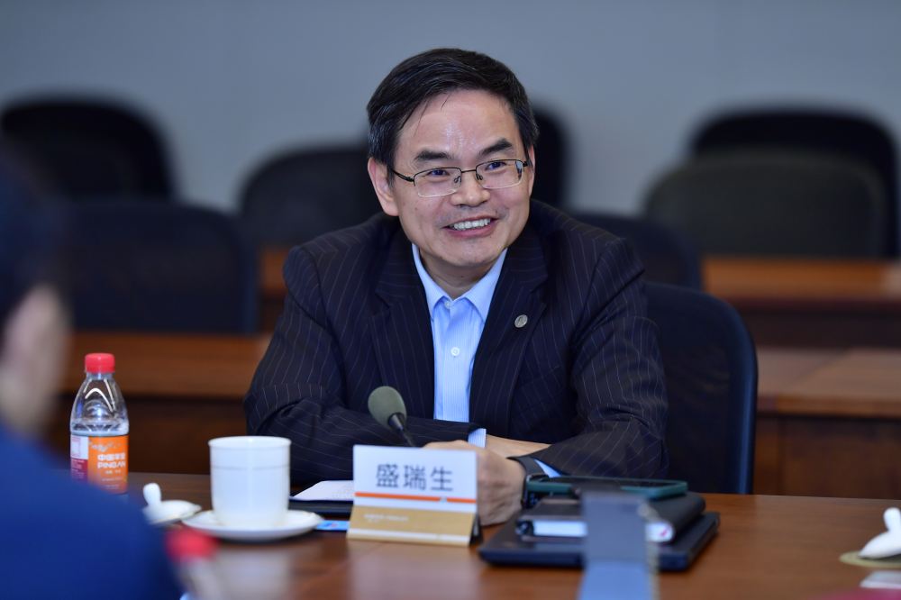 (<a class='trsHotWords' href='https://info.stcn.com/dc/stock/?stockcode=SS601318'style='color: #2f67d1;text-decoration: none;' code='601318'target='_blank'><a class='trsHotWords' style='color: #2f67d1;text-decoration: none;' target='_blank' href='https://info.stcn.com/dc/stock/?stockcode=SS601318' code='601318'>中国平安</a></a>董事会秘书盛瑞生,宋春雨摄).jpg (<a class='trsHotWords' href='https://info.stcn.com/dc/stock/?stockcode=SS601318'style='color: #2f67d1;text-decoration: none;' code='601318'target='_blank'><a class='trsHotWords' style='color: #2f67d1;text-decoration: none;' target='_blank' href='https://info.stcn.com/dc/stock/?stockcode=SS601318' code='601318'>中国平安</a></a>董事会秘书盛瑞生,宋春雨摄).jpg