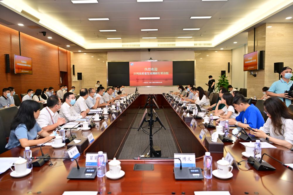 中海油深圳分公司领导成员接受记者采访 宋春雨摄.jpg