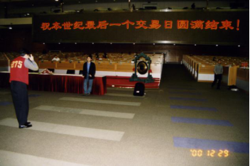 2000年：中国股市2000点3060.png